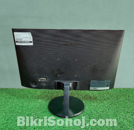 Samsung 19” Monitor – Wide Screen, Crystal Clear Display!